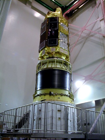 M-V third stage and ASTRO-E towering above the camera (60K JPEG)